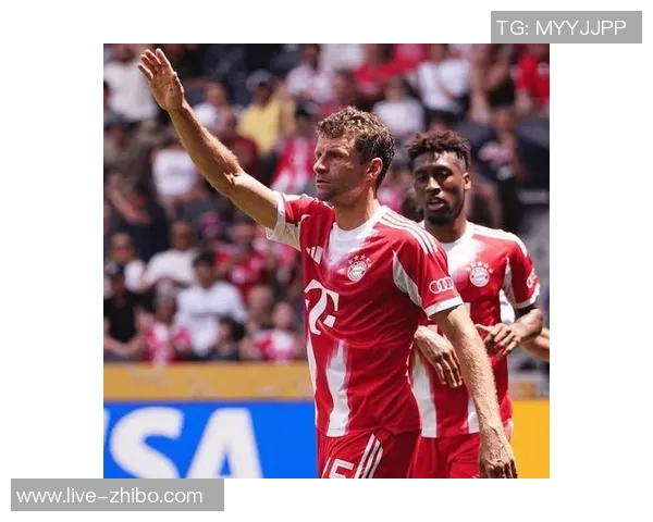 穆勒携家人共度假期现场观赛拜仁男篮圣诞前夕盛况